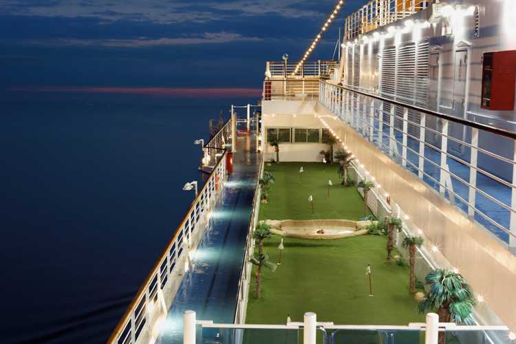 golf-on-boat