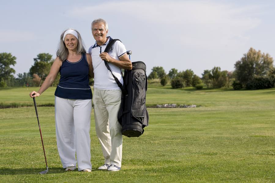 couple-senior-playing-golf-riot