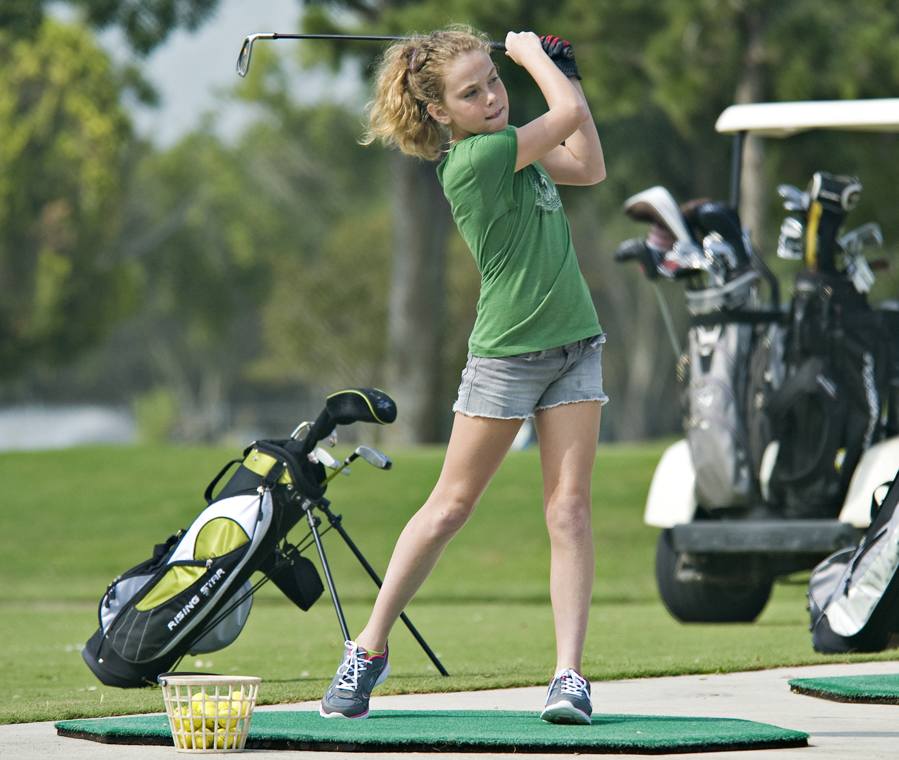 female-junior-golfer